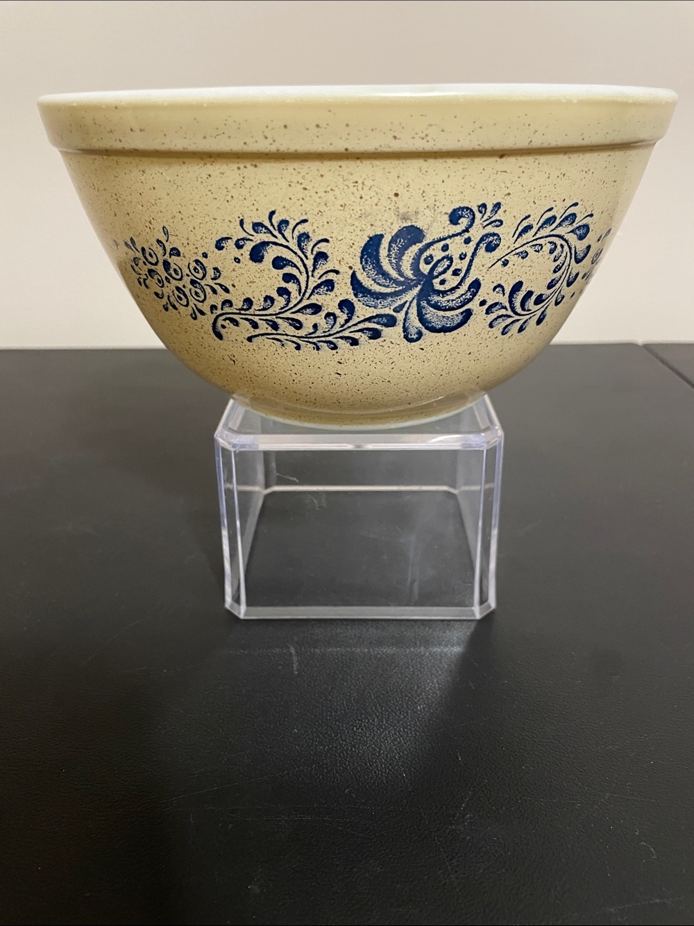 Vintage Pyrex Homestead Pattern #402 -1.5 Quart Mixing Bowl